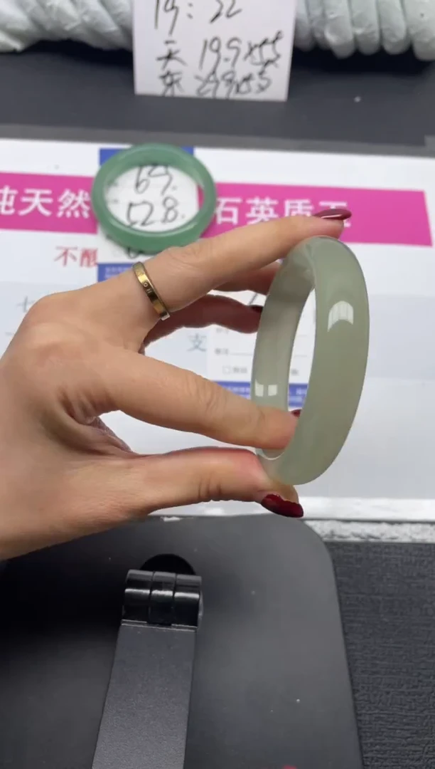 未镶嵌手镯石英质玉70-54