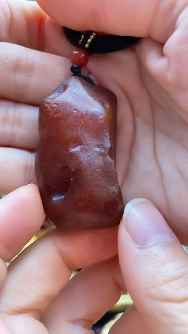 琥珀颈饰未镶嵌把件