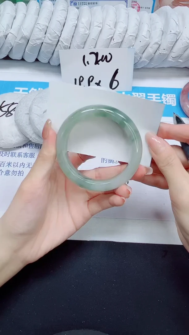 石英质玉手镯未镶嵌73/52.2