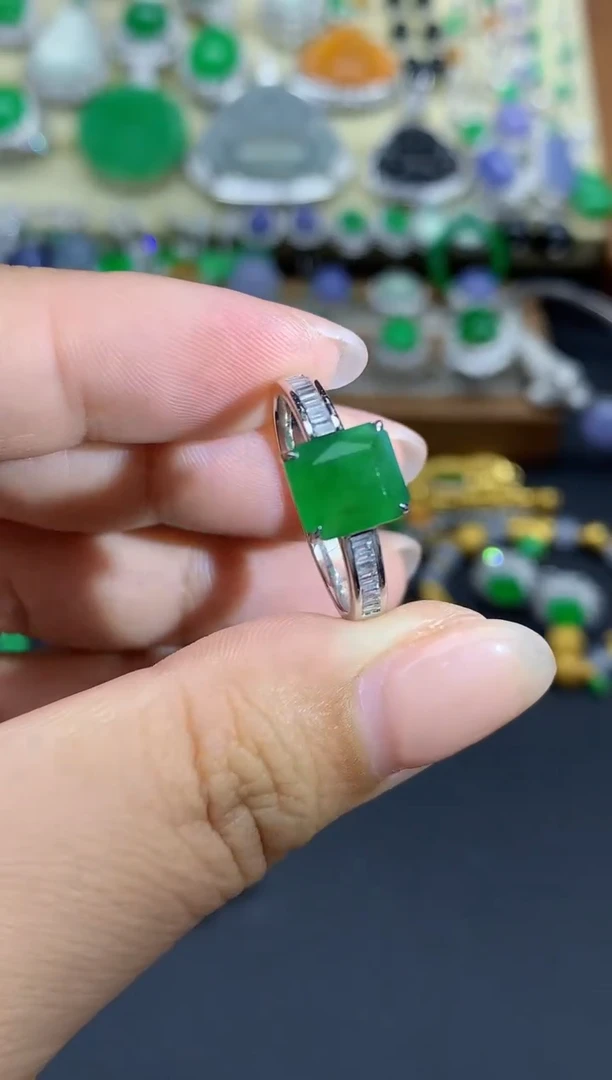 翡翠戒指18K金镶嵌193-春日珠宝