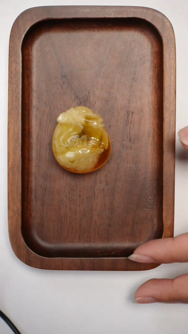 【闪购商品】琥珀裸石未镶嵌金白钱袋