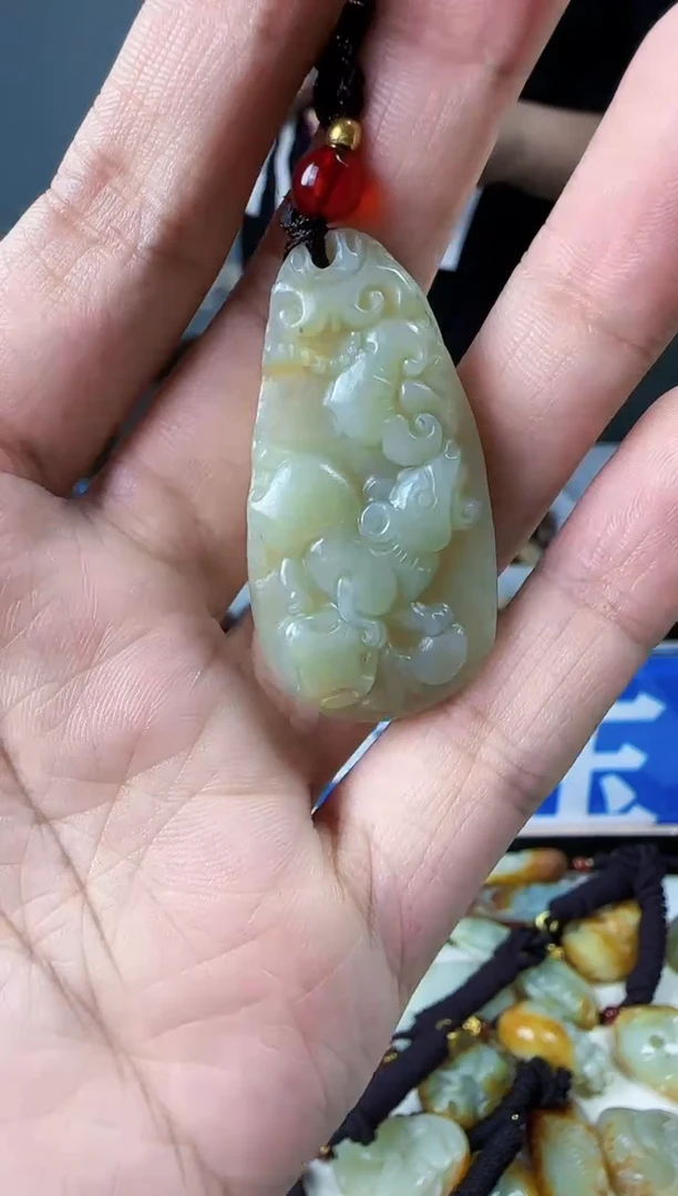 和田玉未镶嵌颈饰1