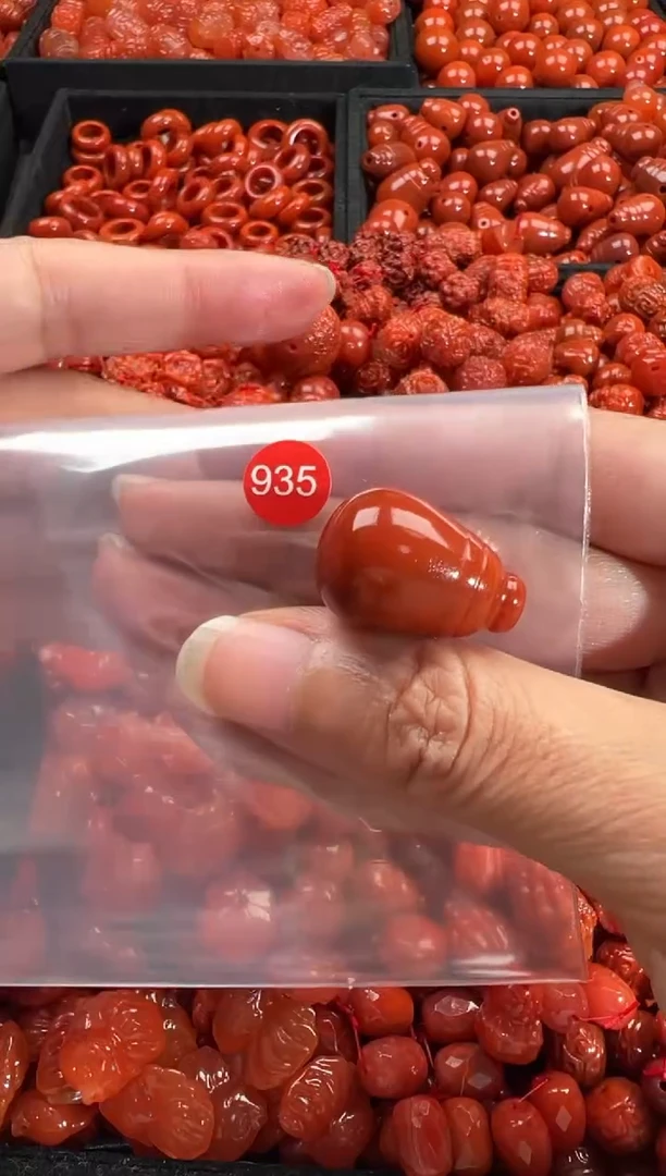 颈饰未镶嵌南红玛瑙1