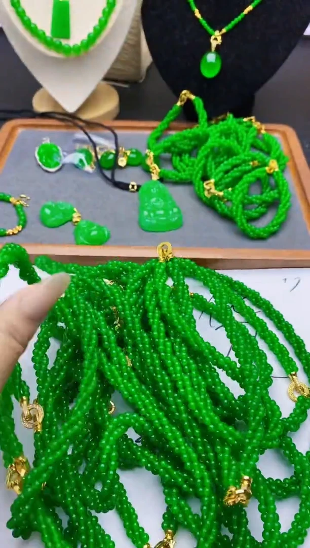 项链未镶嵌翡翠..