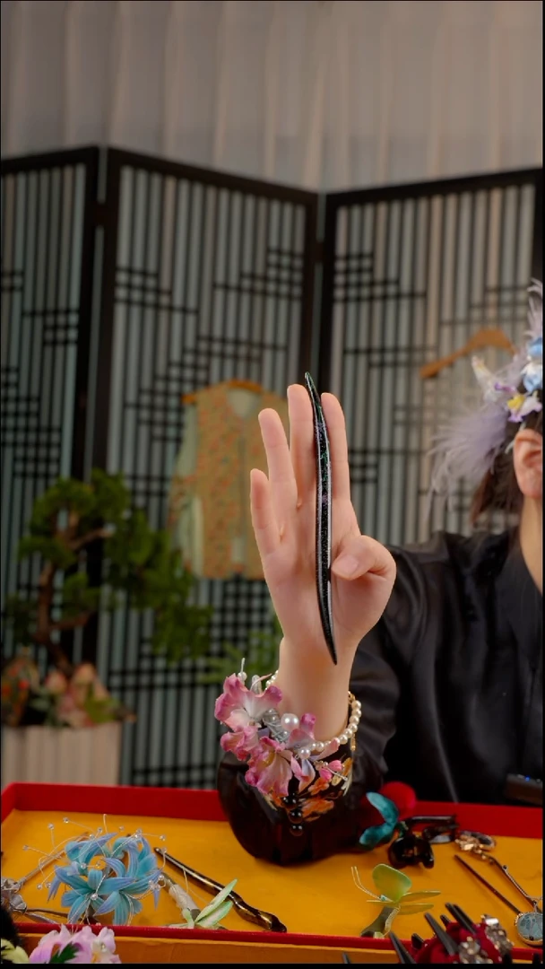 刺绣一***子非遗苏绣绒花手工饰品