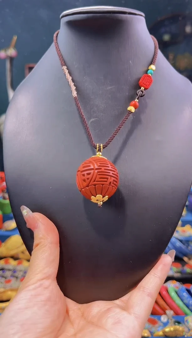 雕漆大珠项链福字