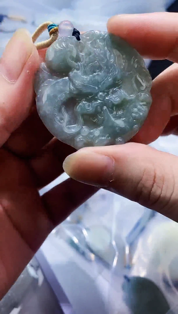 吊坠(赠链)未镶嵌翡翠8/21/1  77