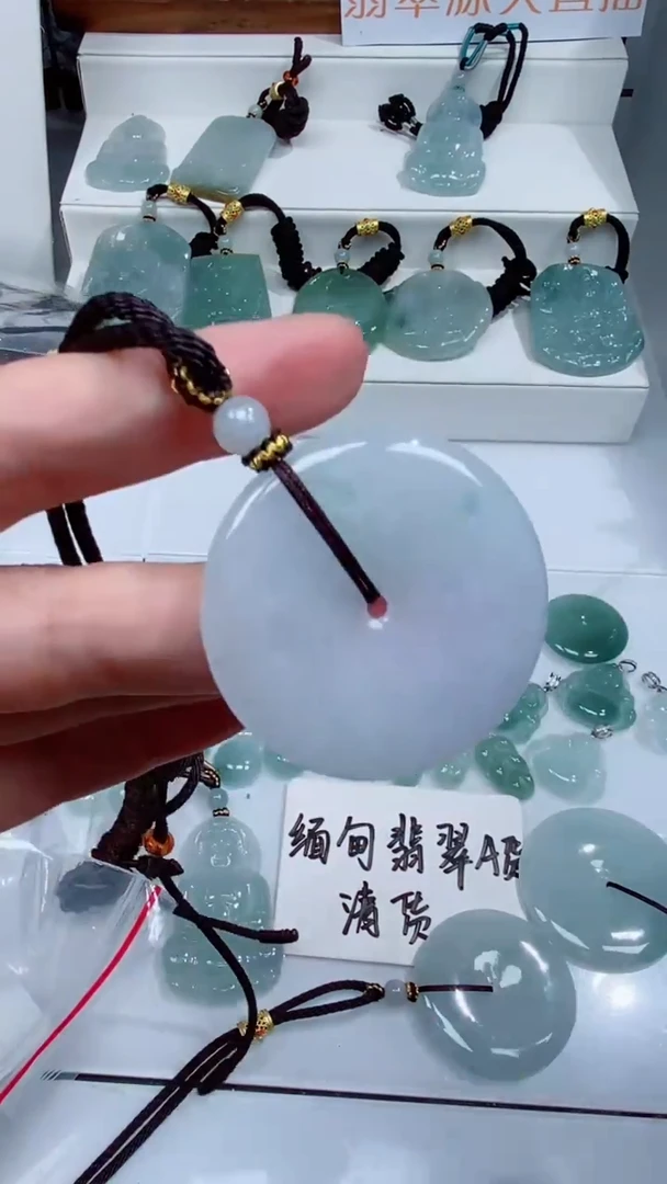 颈饰未镶嵌翡翠吊坠