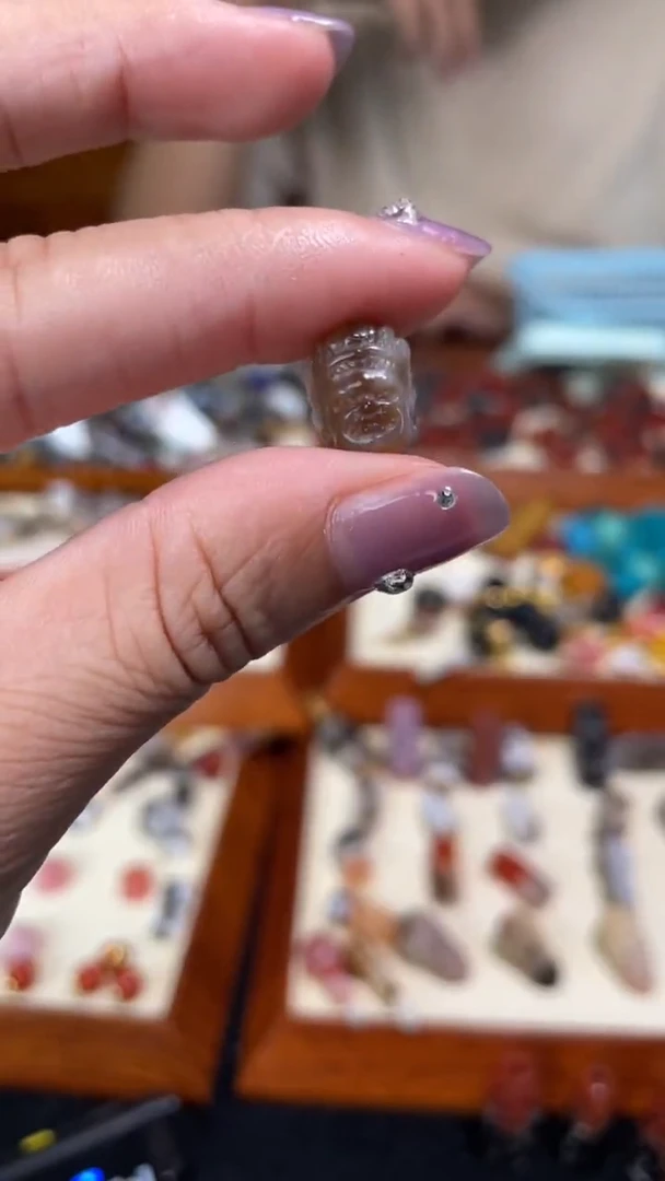 玛瑙/玉髓颈饰未镶嵌180黄财神