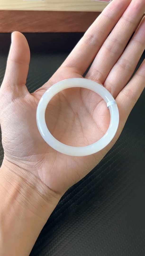 未镶嵌手镯和田玉黑山微色差52+