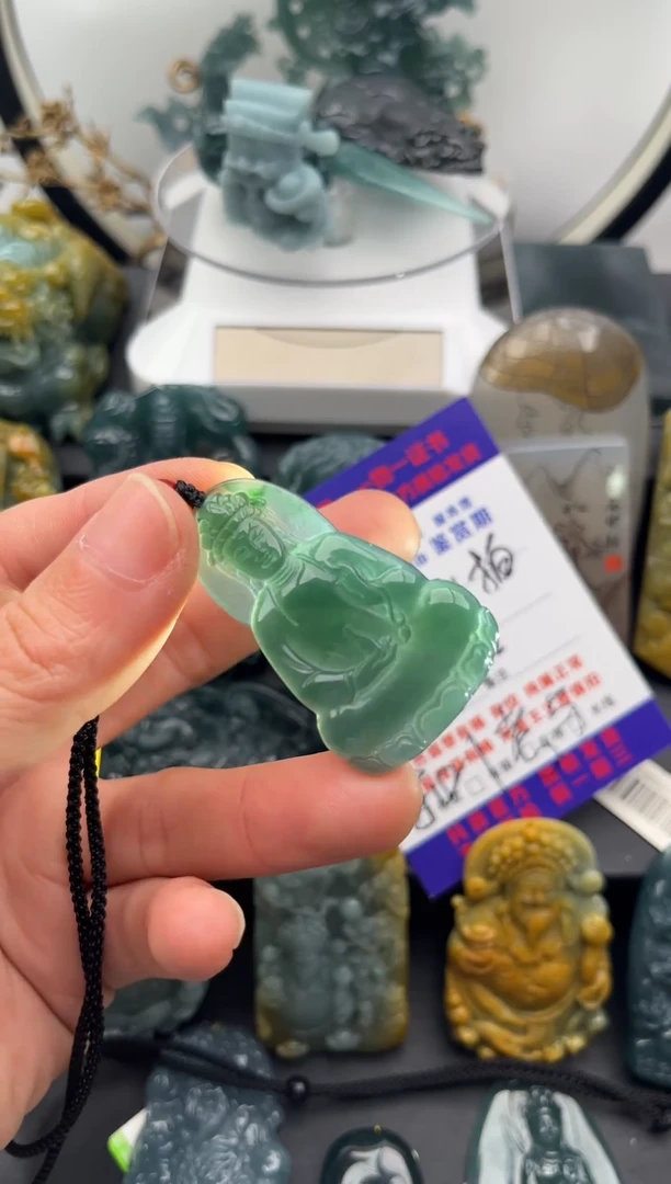 颈饰未镶嵌翡翠观音