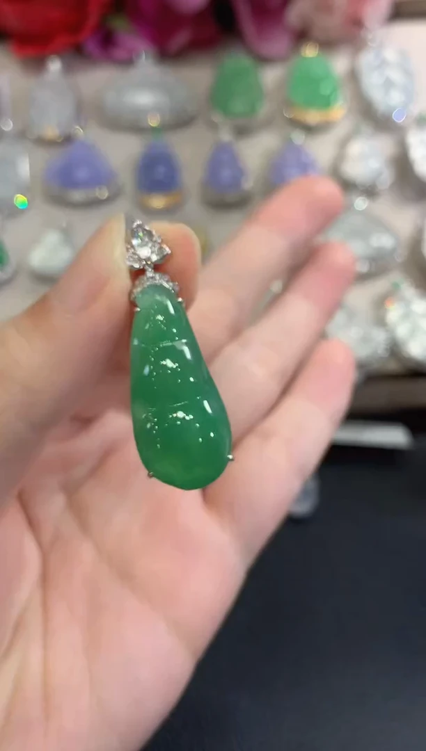 吊坠(不含链)18K金镶嵌翡翠春日珠宝 B41