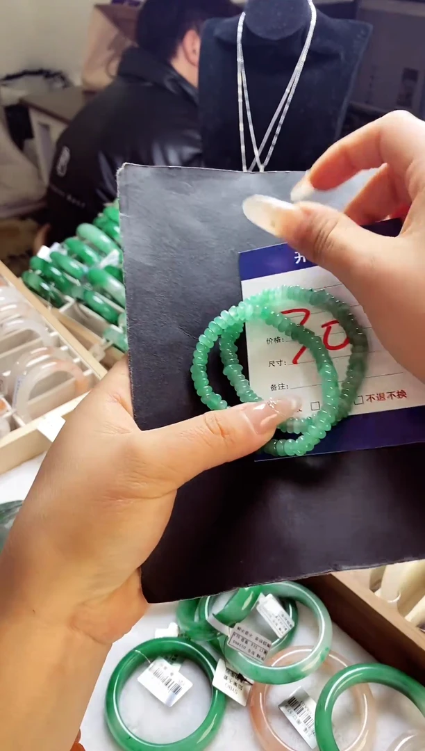 未镶嵌手链石英质玉（非洲翠）1