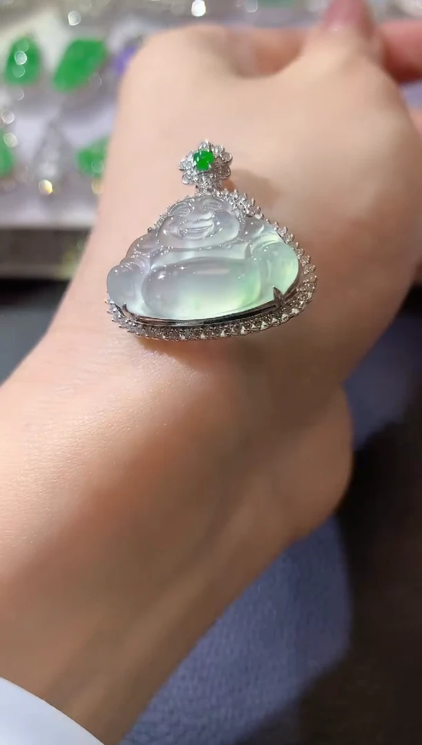 【闪购商品】翡翠吊坠(不含链)18K金镶嵌A71