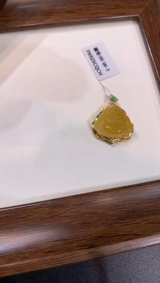 颈饰18K金镶嵌翡翠佛公