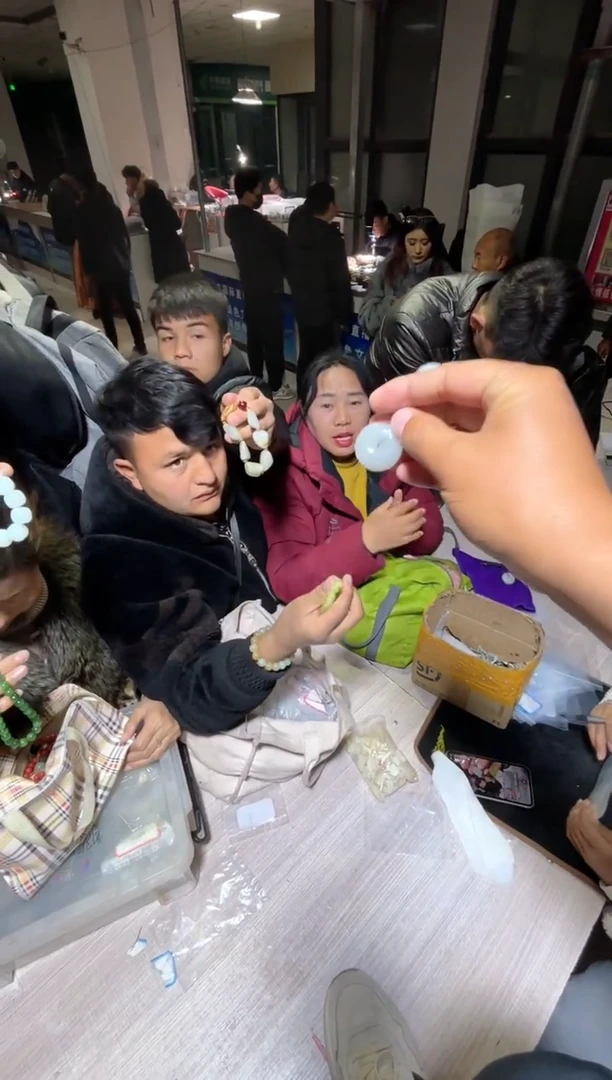 未镶嵌和田玉（糖玉）挂件和田玉