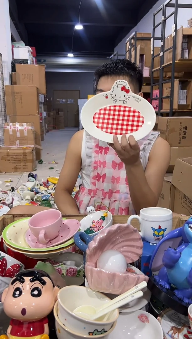 瓷片原盒kt猫红格子餐盘 微瑕