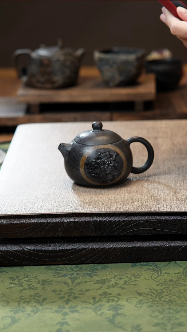 中式归玉堂冰碛岩重工雕刻俏色西施壶