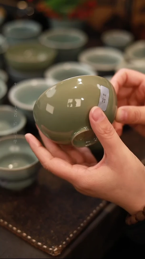 【闪购商品】杯0218微瑕张公巷青绿仿古小我那边