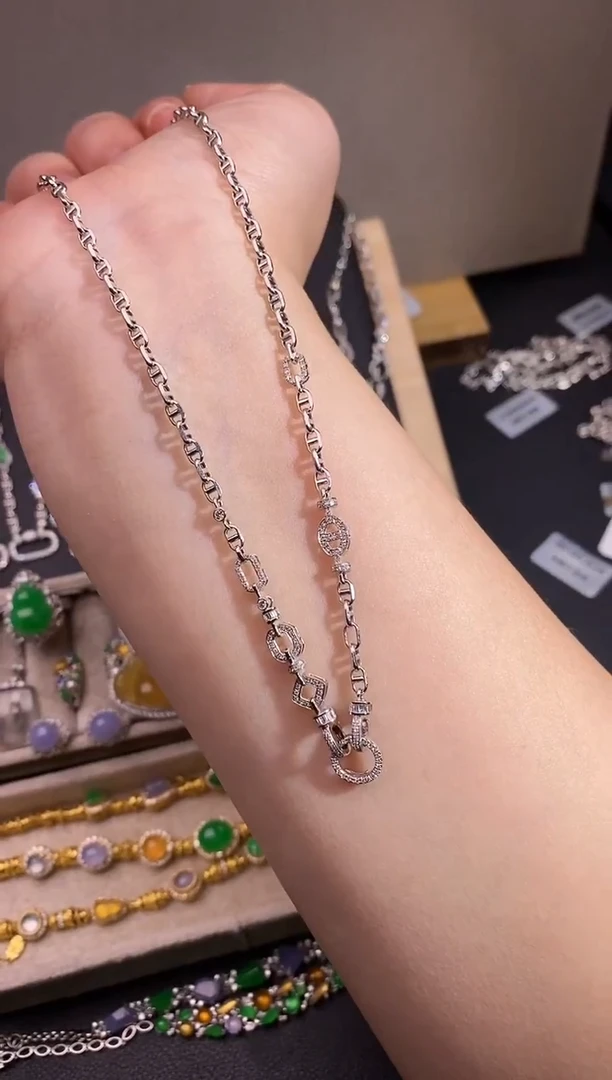 颈饰18K金镶嵌钻石项链