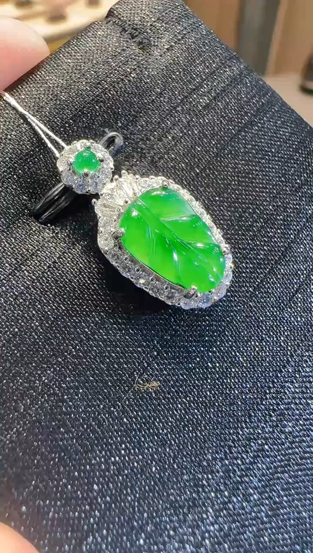 【闪购商品】翡翠吊坠(不含链)合金多样性发货一件