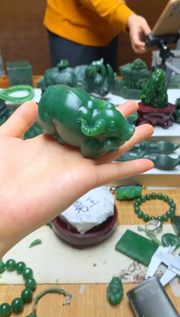 未镶嵌和田玉摆件1