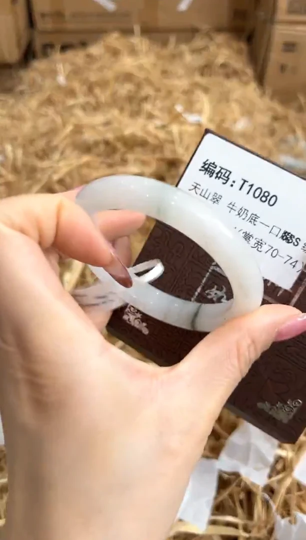 未镶嵌手镯石英质玉T1080
