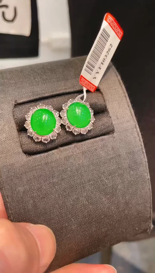 翡翠18K金镶嵌颈饰翡翠A100