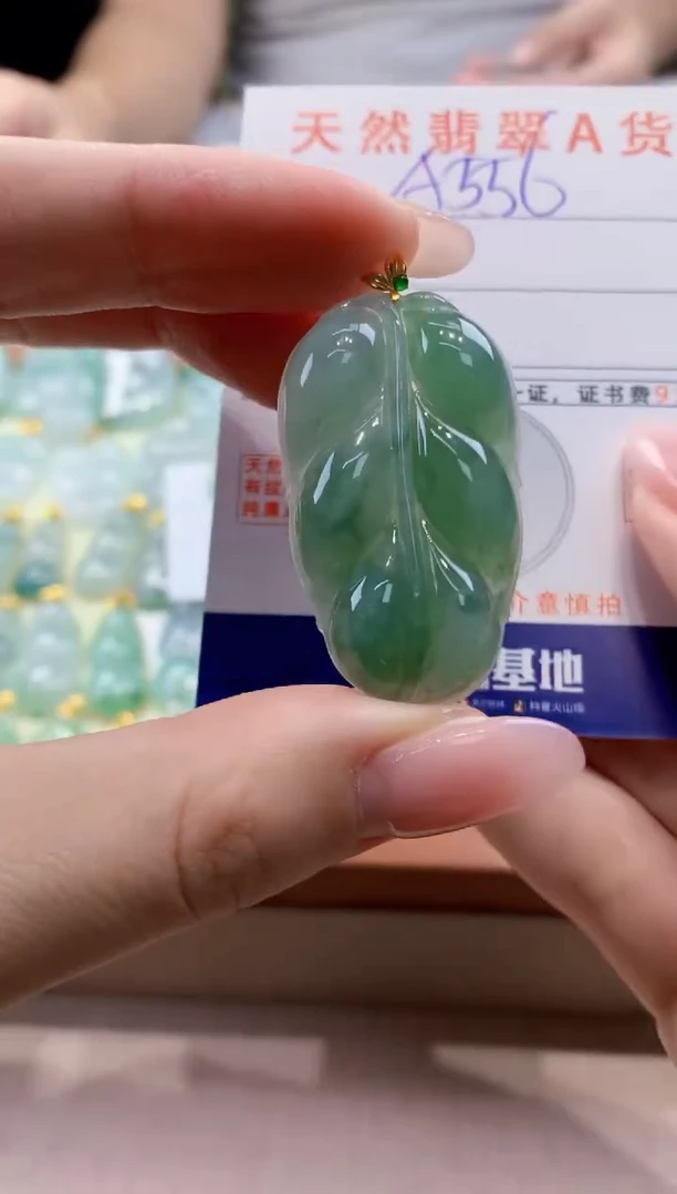 颈饰18K金镶嵌翡翠天然缅甸a货翡翠