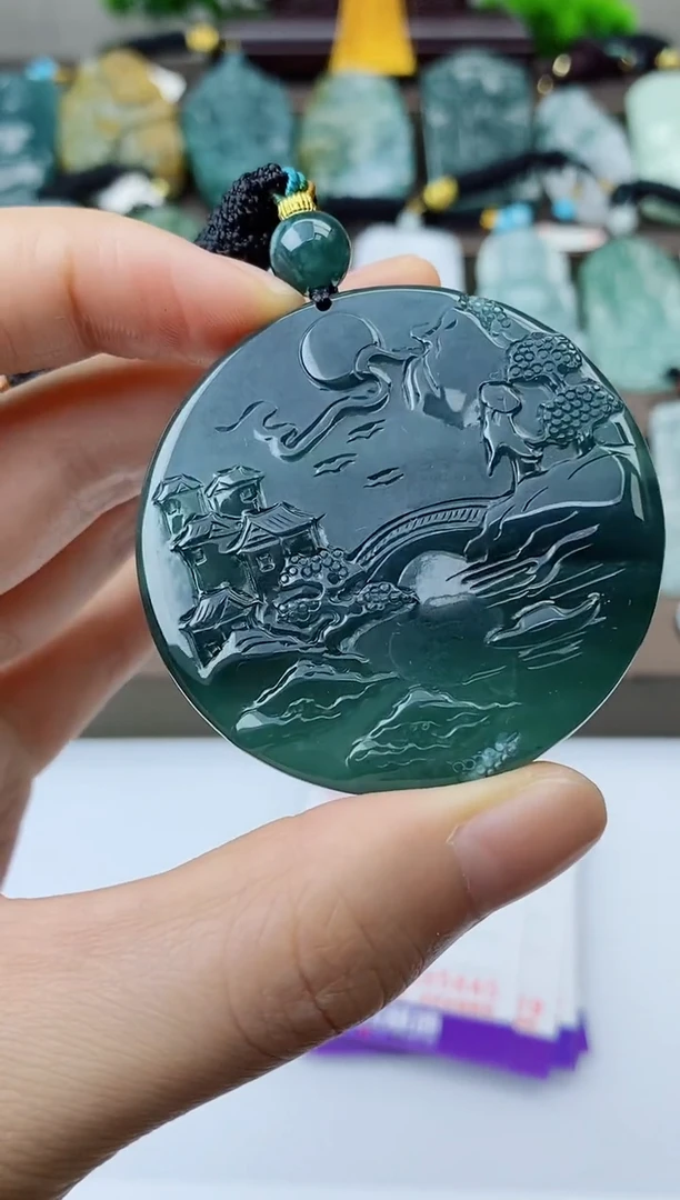 翡翠未镶嵌颈饰