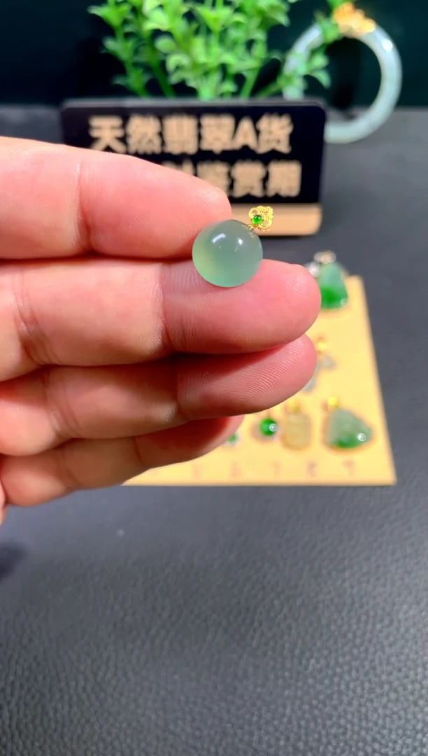 颈饰18K金镶嵌翡翠翡翠