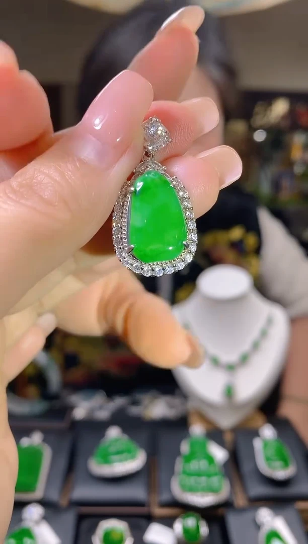 【闪购商品】翡翠吊坠(不含链)未镶嵌翡翠吊坠