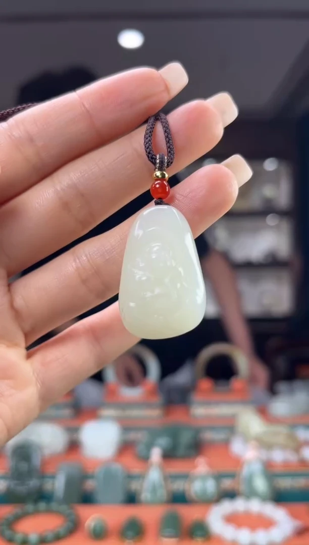 和田玉未镶嵌颈饰佩佩