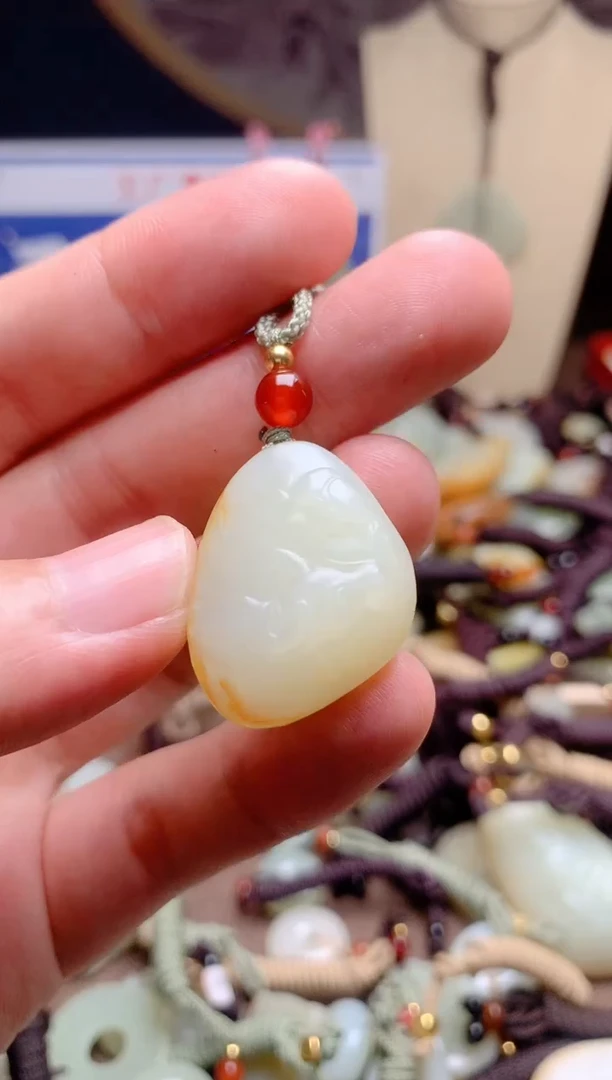 和田玉未镶嵌颈饰1