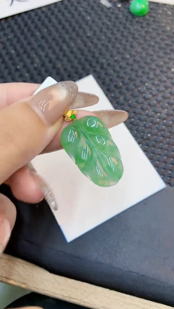 颈饰18K金镶嵌翡翠11