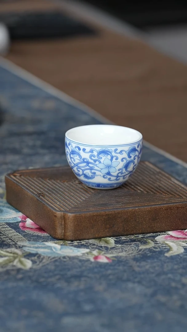 【闪购商品】【蓝堆缠枝莲小禅定杯】【12西泠礼盒】