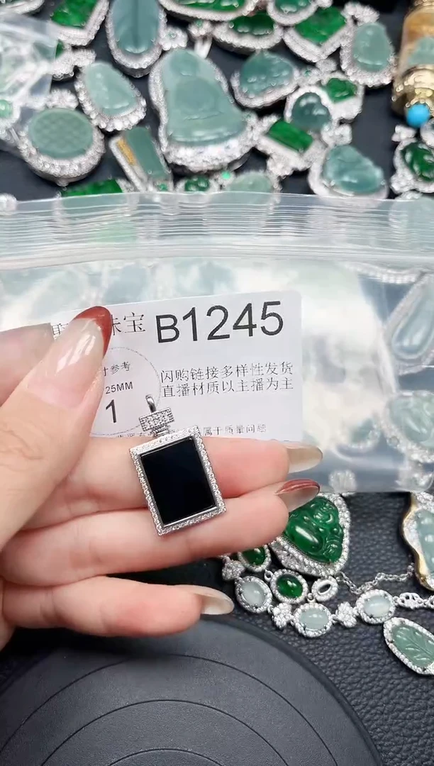 【闪购商品】翡翠颈饰未镶嵌赠皮绳1245