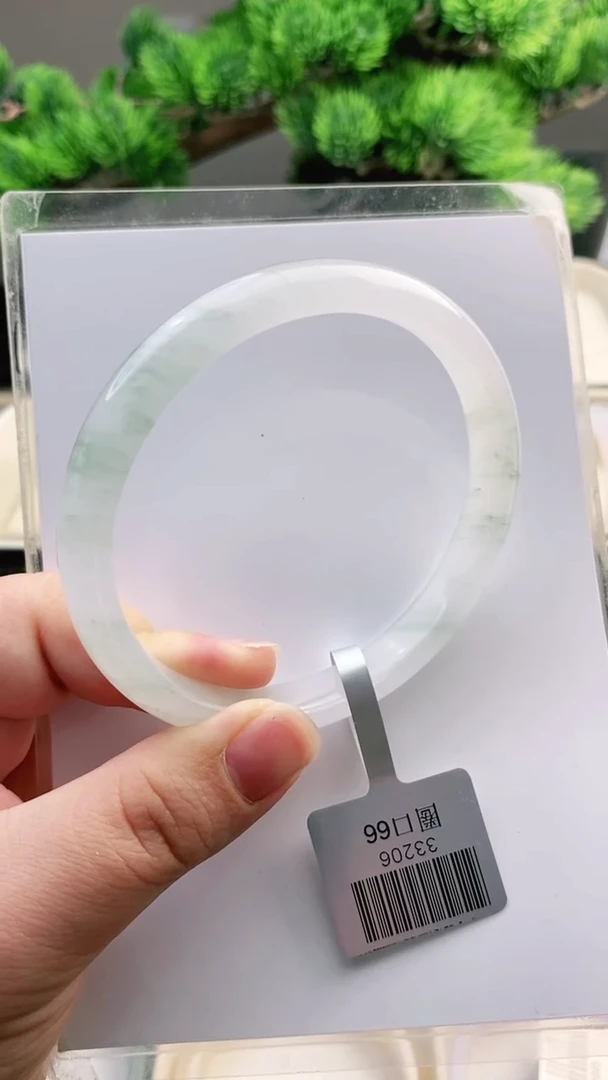 【闪购商品】石英质玉手镯未镶嵌66