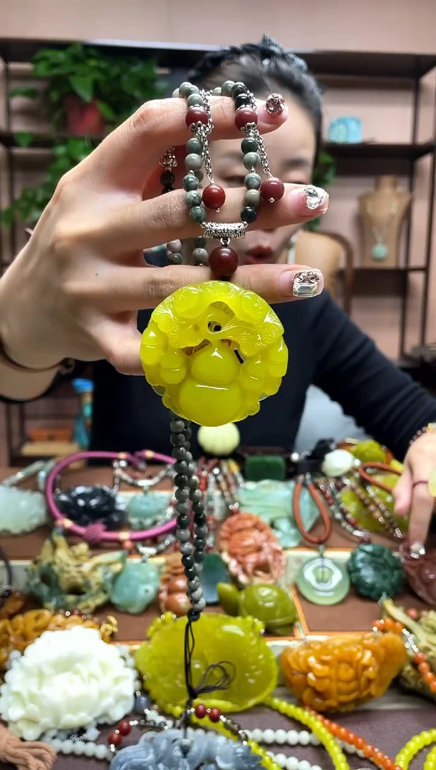 未镶嵌岫玉吊坠多样性发货发其中之一