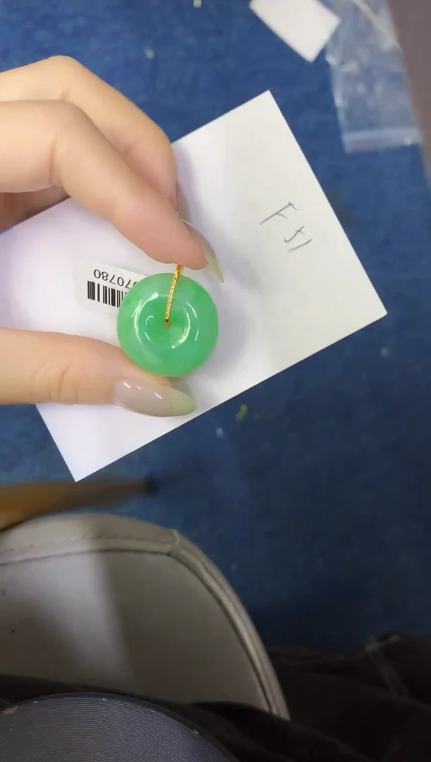 翡翠18K金镶嵌颈饰缅甸天然翡翠A货