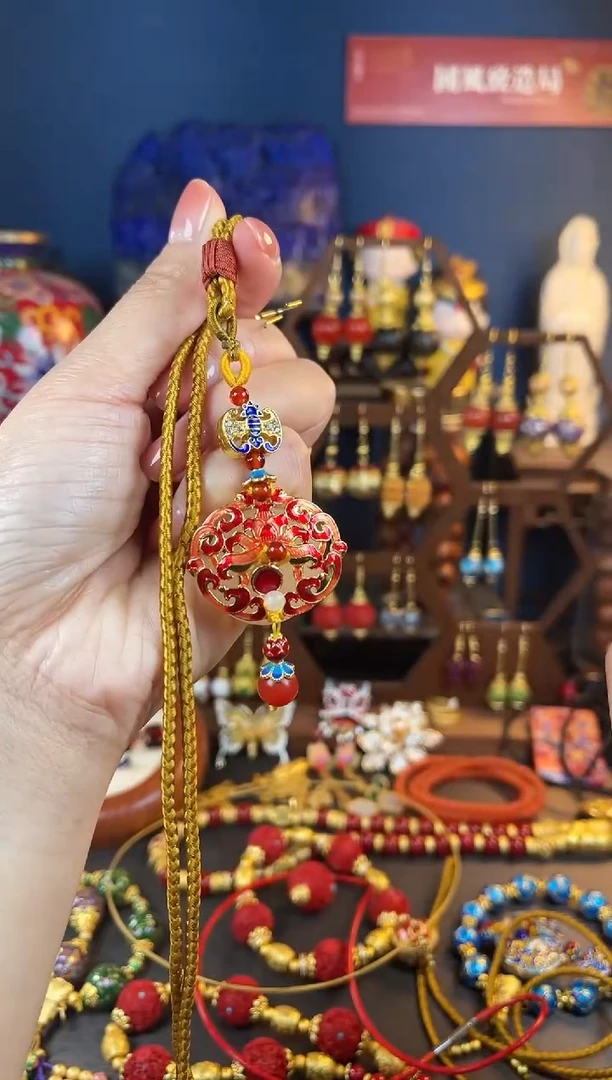 【闪购商品】红色团秀珐琅吊坠