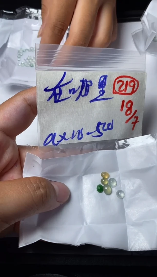 定制翡翠未镶嵌在*里缅甸天然翡翠A货219