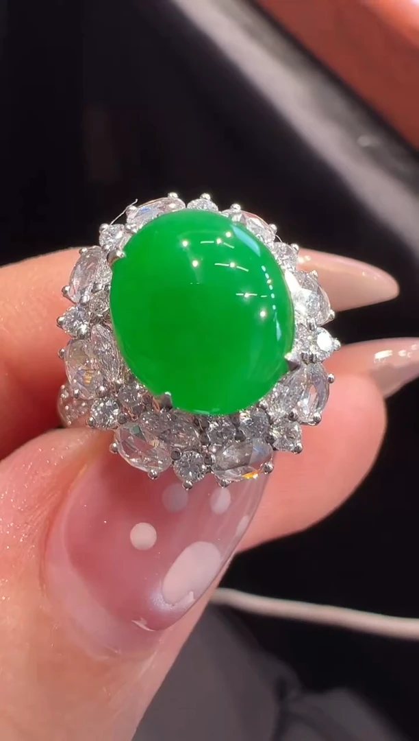 18K金镶嵌戒指翡翠戒指