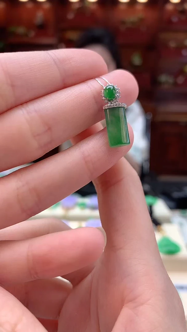 【闪购商品】翡翠颈饰18K金镶嵌赠礼盒证书 敏