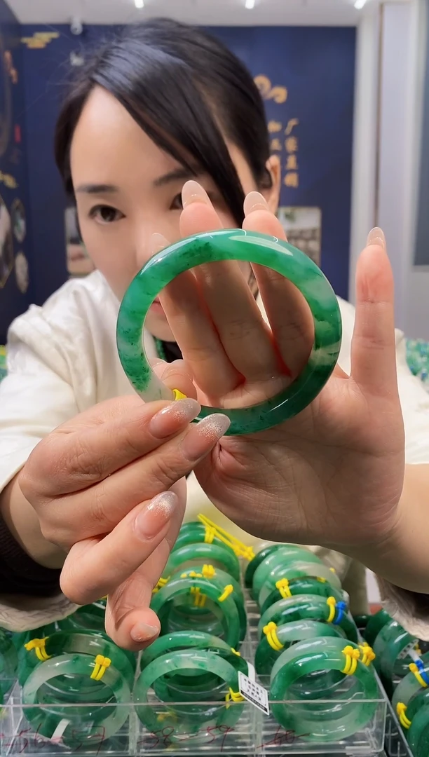 【闪购商品】石英质玉手镯未镶嵌71