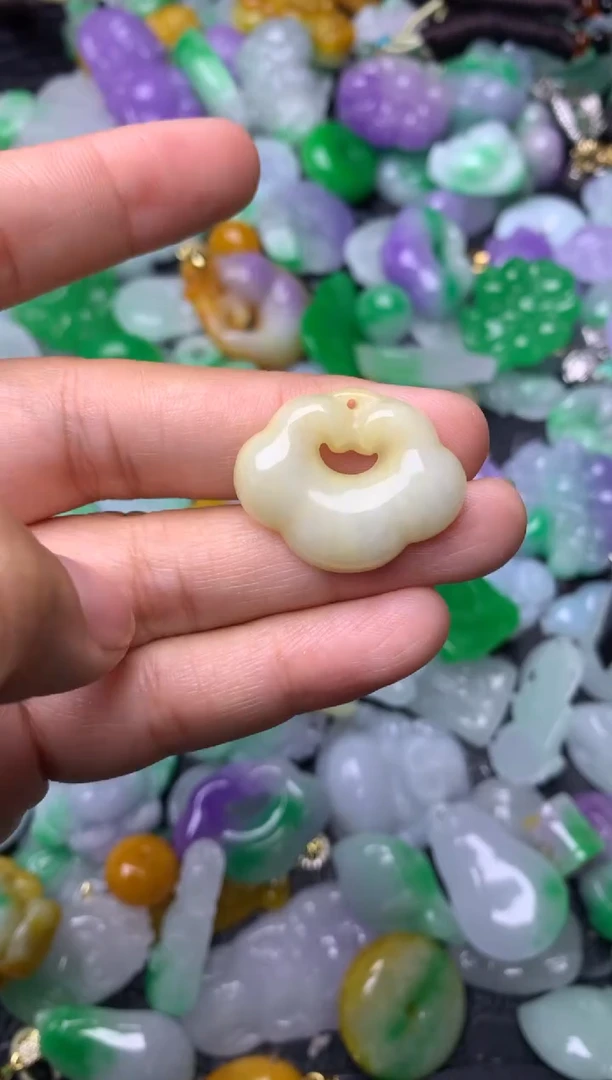 颈饰未镶嵌翡翠缅甸翡翠吊坠