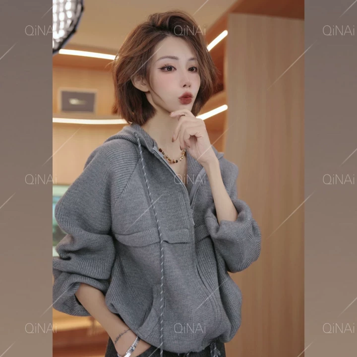 七奈「冷千」休闲风连帽拉链款双口袋针织上衣QN13063
