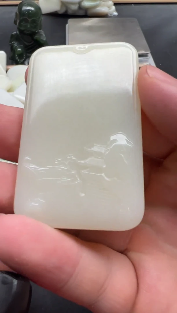 和田玉未镶嵌颈饰玉牌