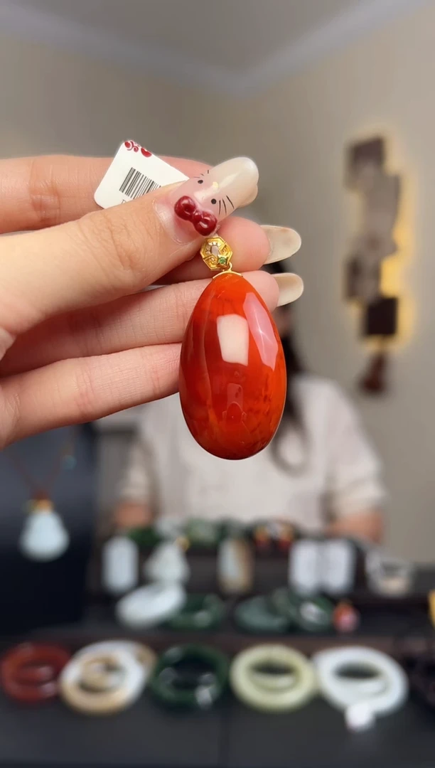 颈饰18K金镶嵌南红玛瑙38*22*14MM DF 111503