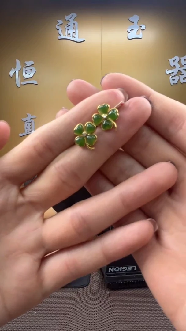 颈饰未镶嵌和田玉耳饰一对